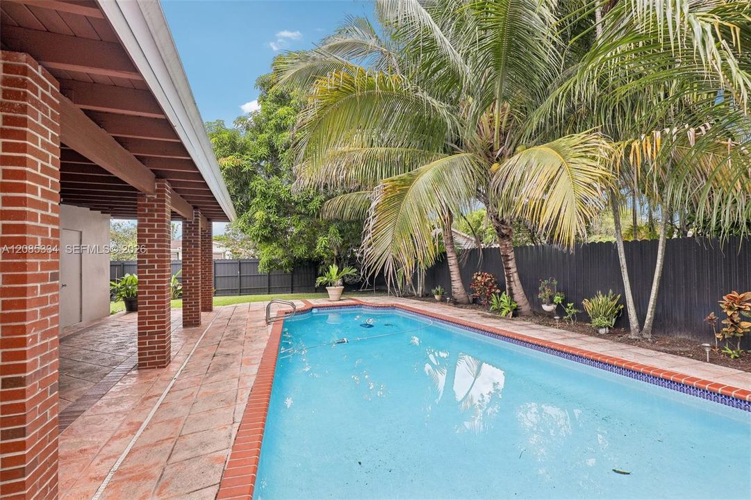 For Sale: $735,000 (3 beds, 2 baths, 1866 Square Feet)