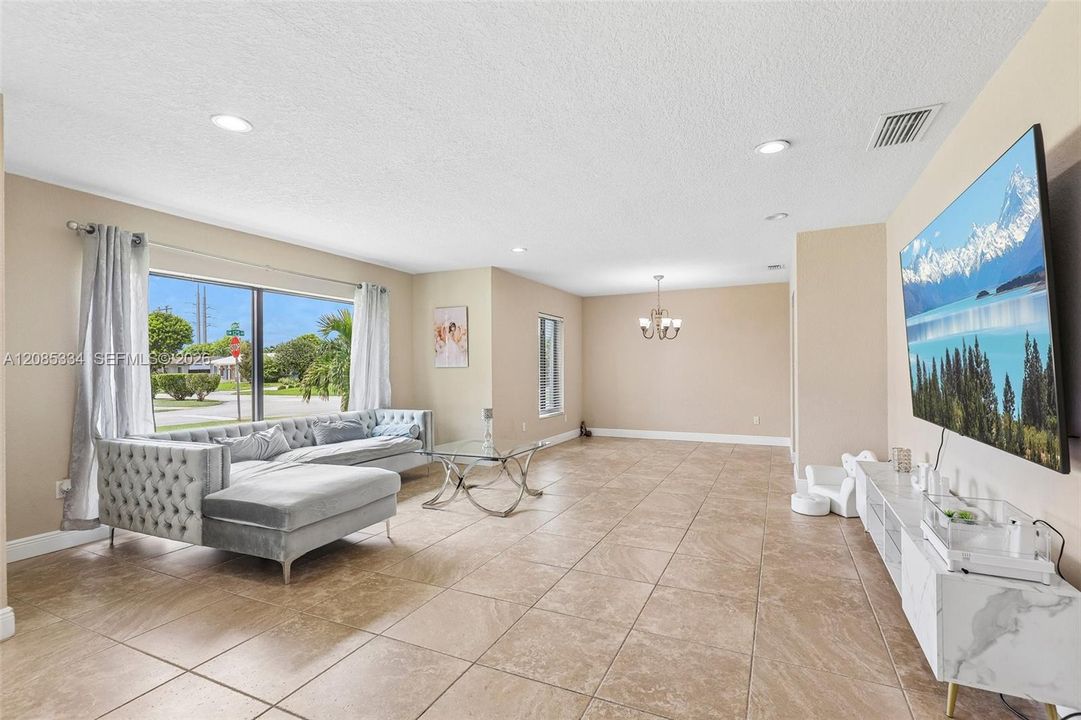 For Sale: $735,000 (3 beds, 2 baths, 1866 Square Feet)