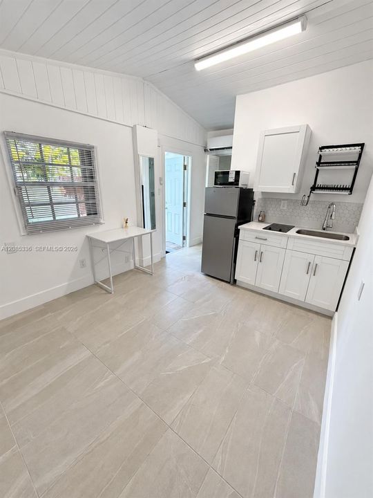 В аренду: $1,350 (0 спален, 1 ванн, 1594 Квадратных фут)