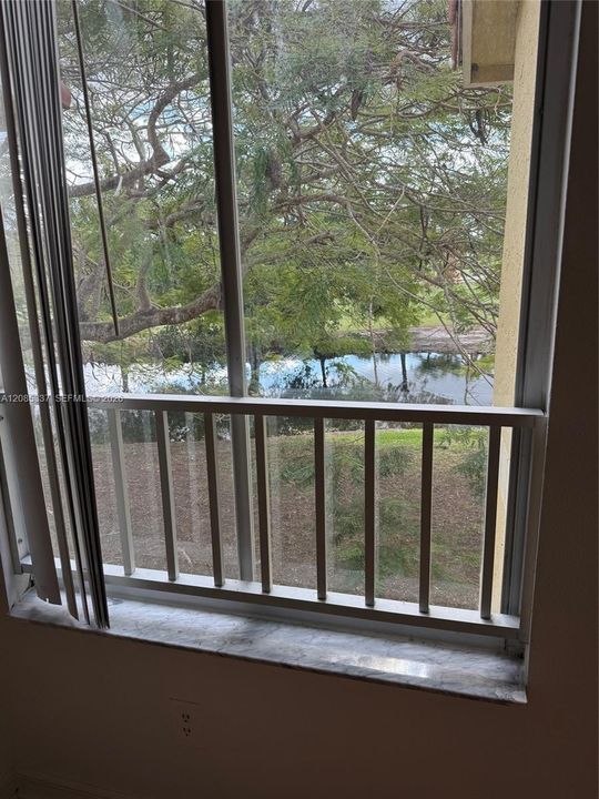 For Sale: $178,900 (1 beds, 1 baths, 743 Square Feet)
