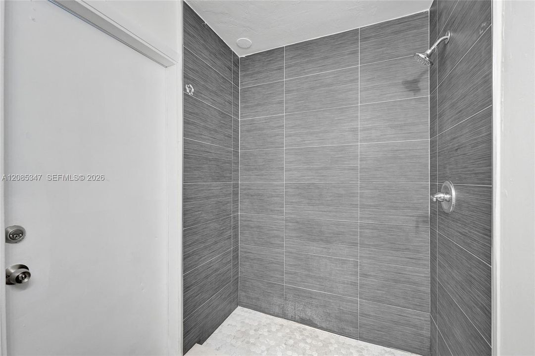 На продажу: $385,000 (3 спален, 2 ванн, 1022 Квадратных фут)
