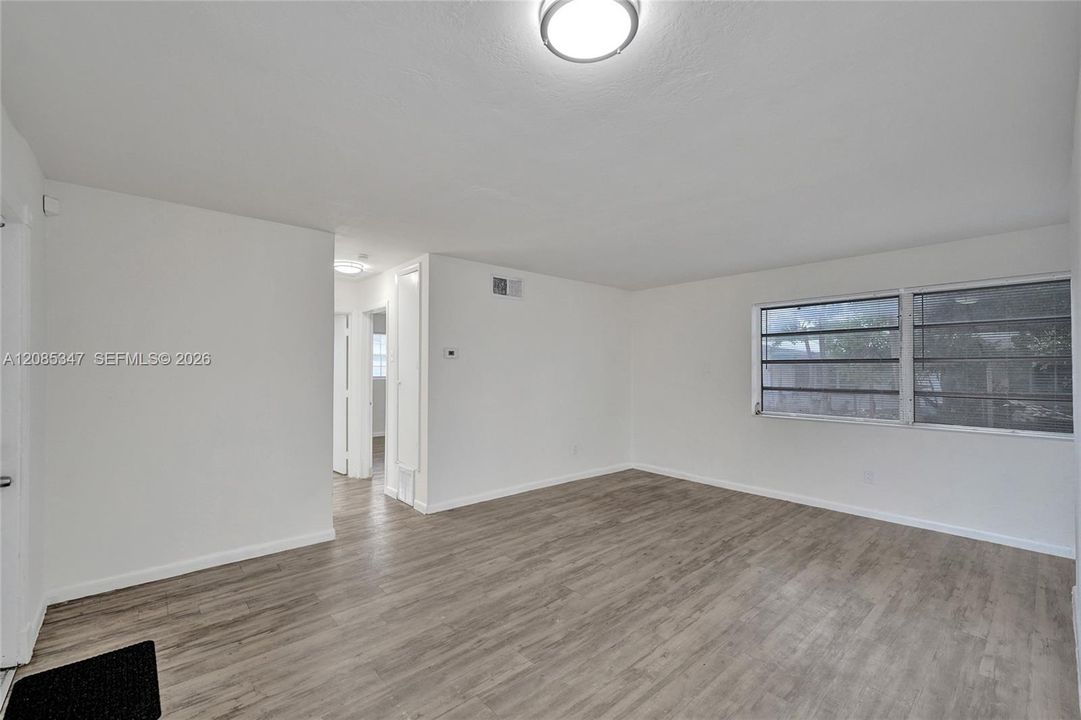 На продажу: $385,000 (3 спален, 2 ванн, 1022 Квадратных фут)