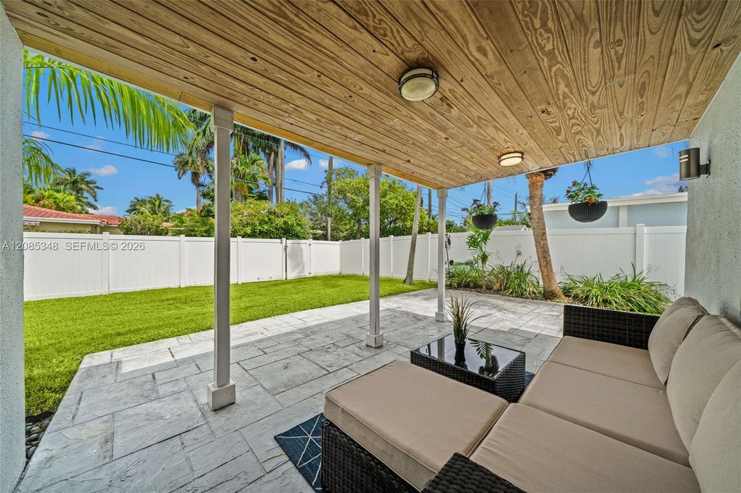 En Venta: $1,029,000 (3 camas, 2 baños, 1721 Pies cuadrados)