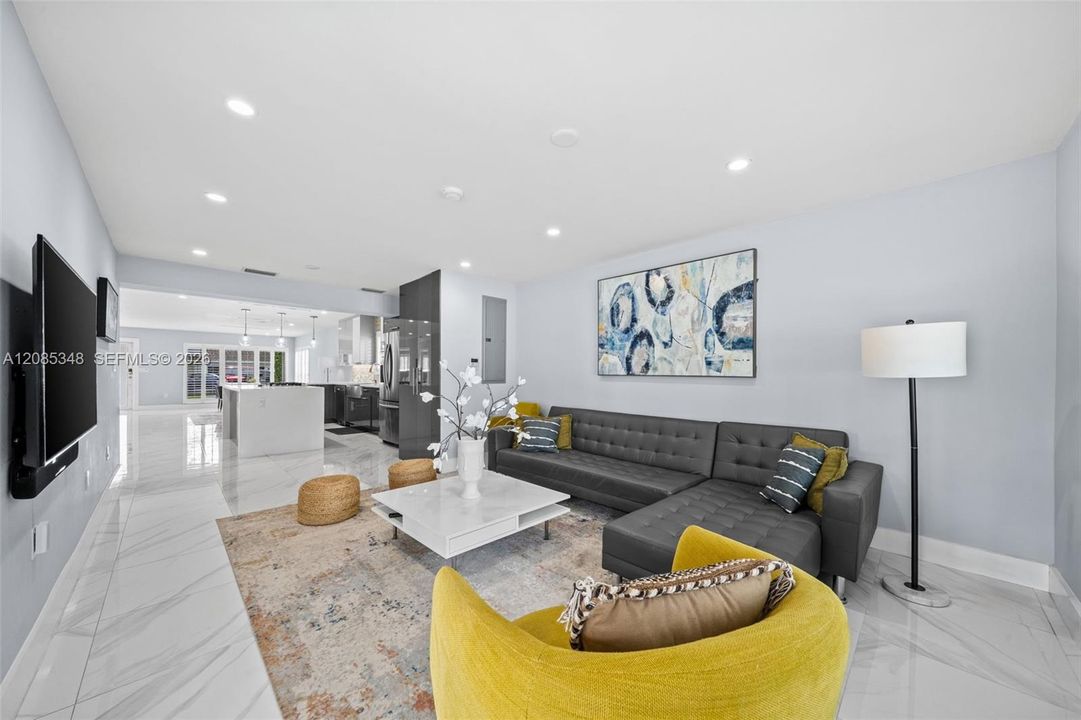 En Venta: $1,029,000 (3 camas, 2 baños, 1721 Pies cuadrados)