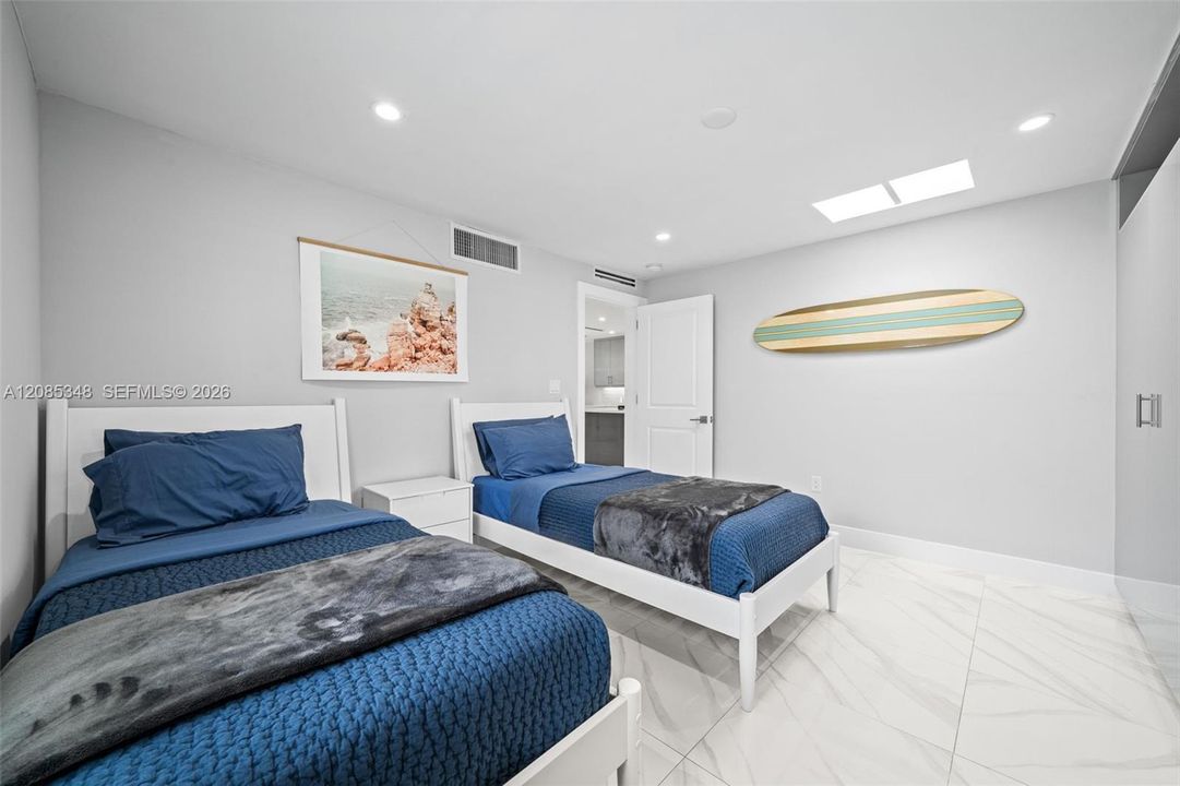 En Venta: $1,029,000 (3 camas, 2 baños, 1721 Pies cuadrados)