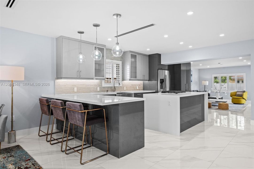 En Venta: $1,029,000 (3 camas, 2 baños, 1721 Pies cuadrados)