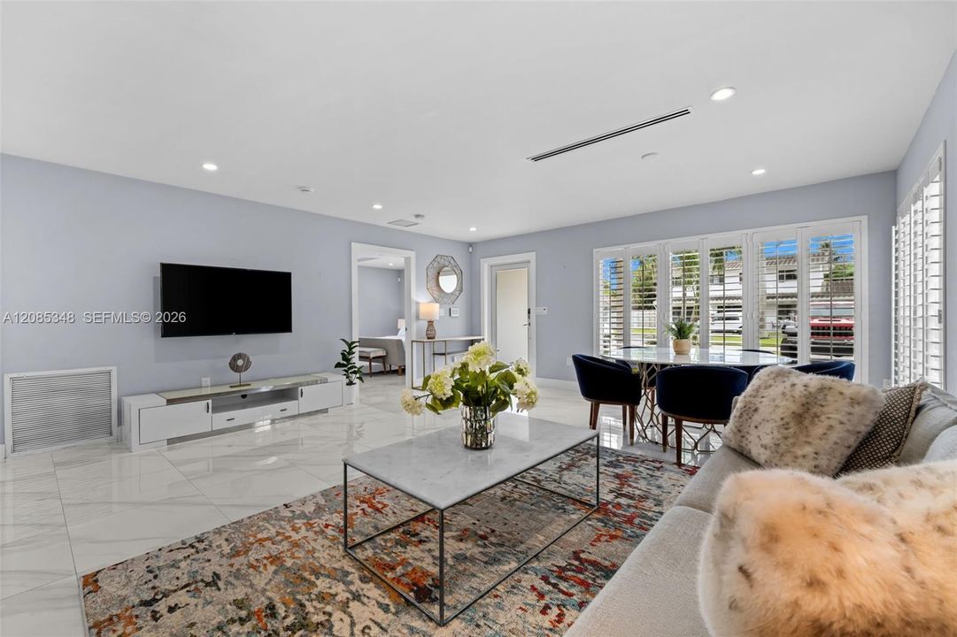 En Venta: $1,029,000 (3 camas, 2 baños, 1721 Pies cuadrados)