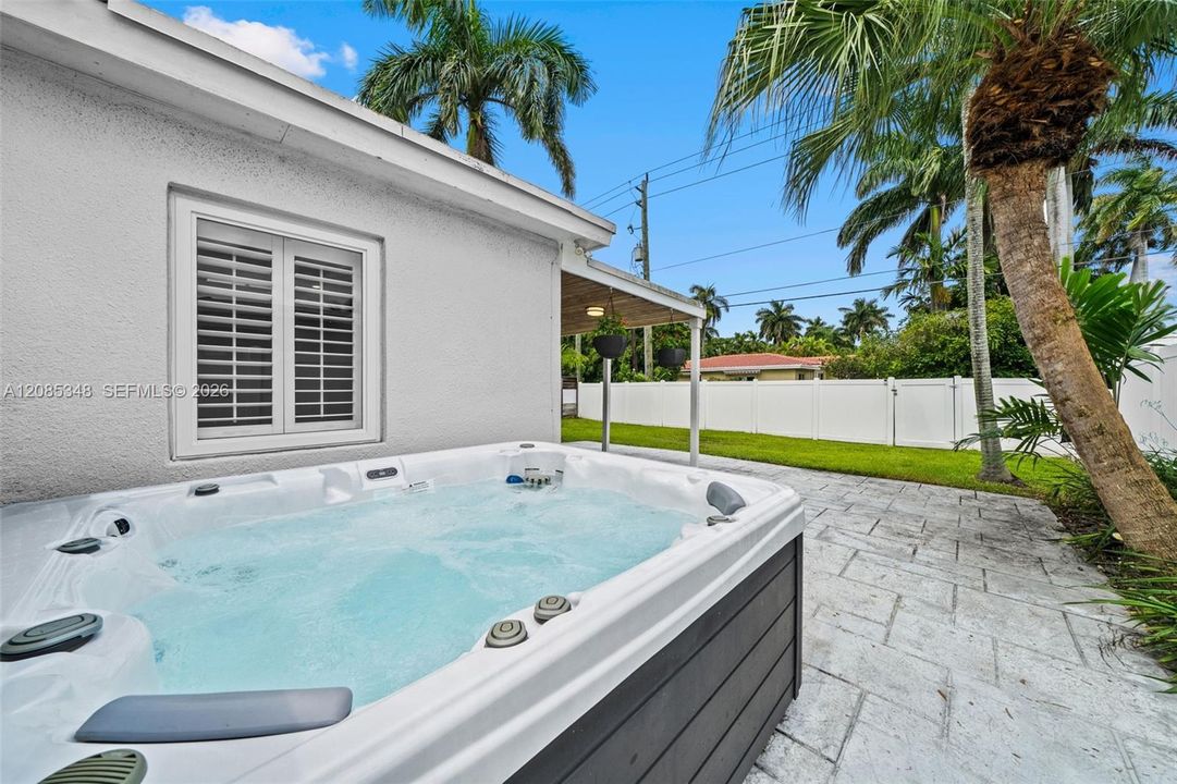 En Venta: $1,029,000 (3 camas, 2 baños, 1721 Pies cuadrados)