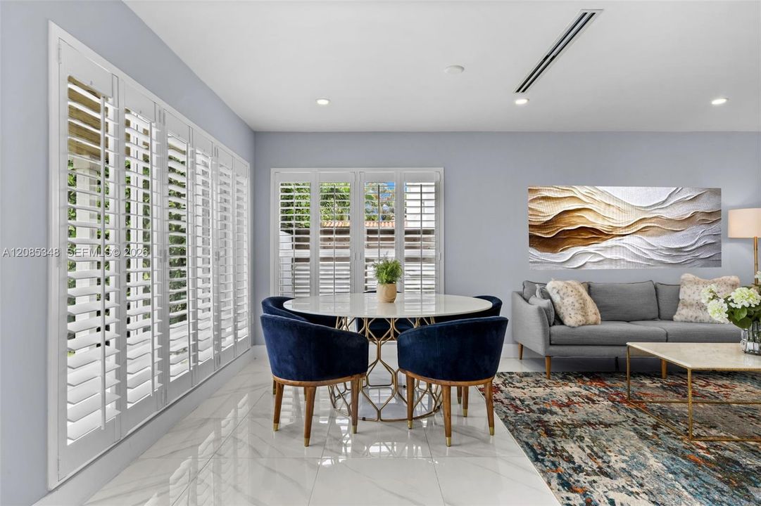 En Venta: $1,029,000 (3 camas, 2 baños, 1721 Pies cuadrados)