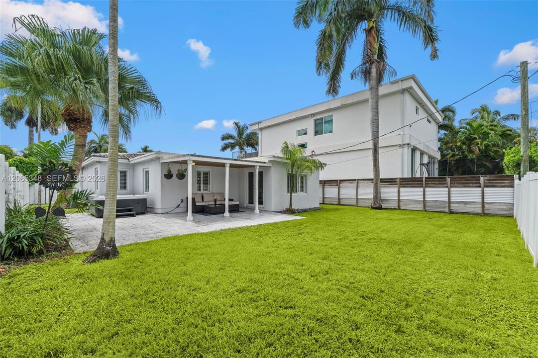 En Venta: $1,029,000 (3 camas, 2 baños, 1721 Pies cuadrados)
