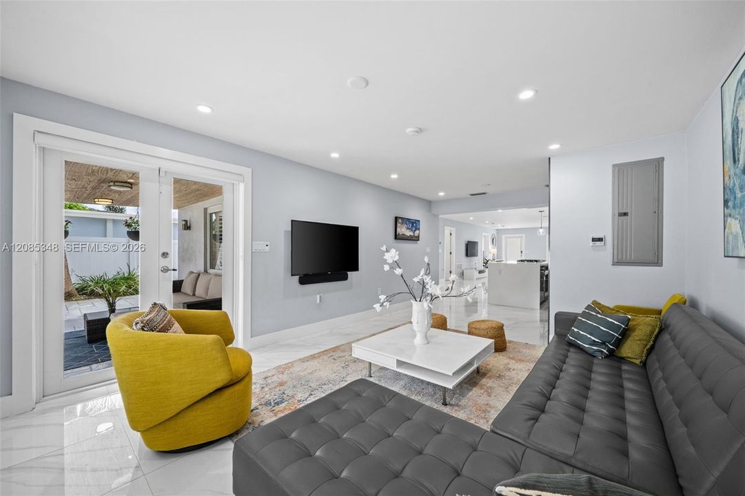 En Venta: $1,029,000 (3 camas, 2 baños, 1721 Pies cuadrados)