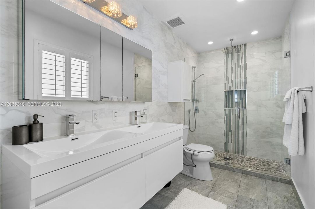 En Venta: $1,029,000 (3 camas, 2 baños, 1721 Pies cuadrados)