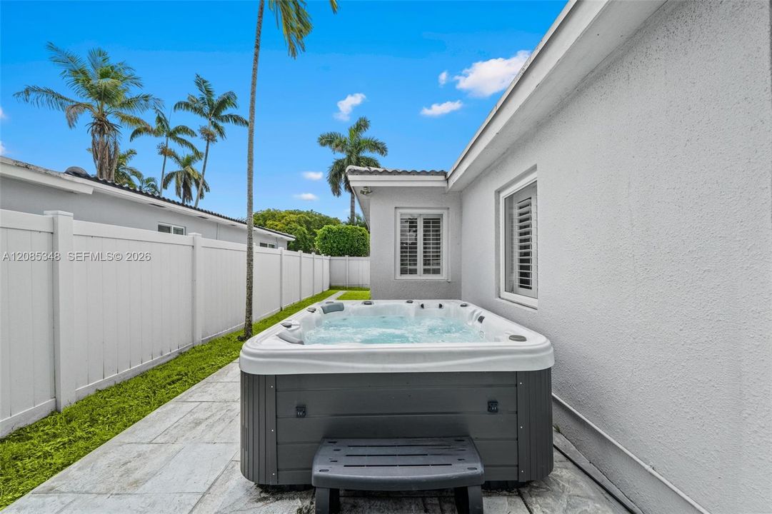En Venta: $1,029,000 (3 camas, 2 baños, 1721 Pies cuadrados)