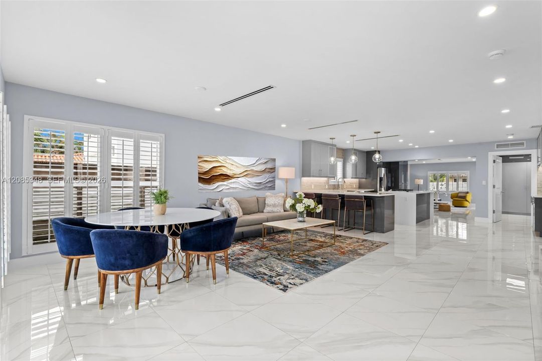 En Venta: $1,029,000 (3 camas, 2 baños, 1721 Pies cuadrados)