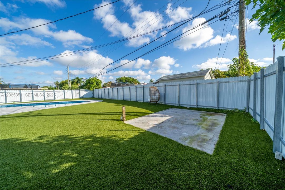 For Rent: $3,600 (3 beds, 2 baths, 990 Square Feet)