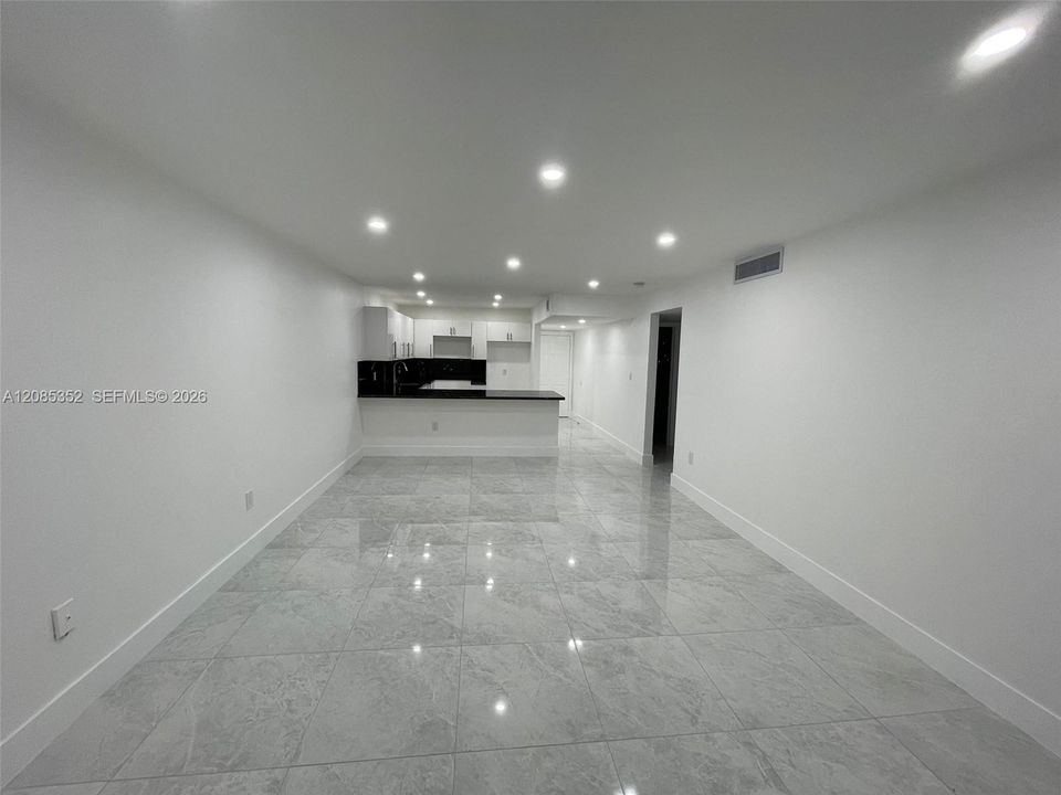 В аренду: $2,300 (2 спален, 1 ванн, 885 Квадратных фут)