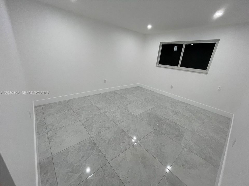 В аренду: $2,300 (2 спален, 1 ванн, 885 Квадратных фут)