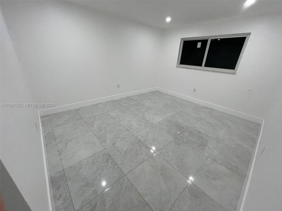 В аренду: $2,300 (2 спален, 1 ванн, 885 Квадратных фут)