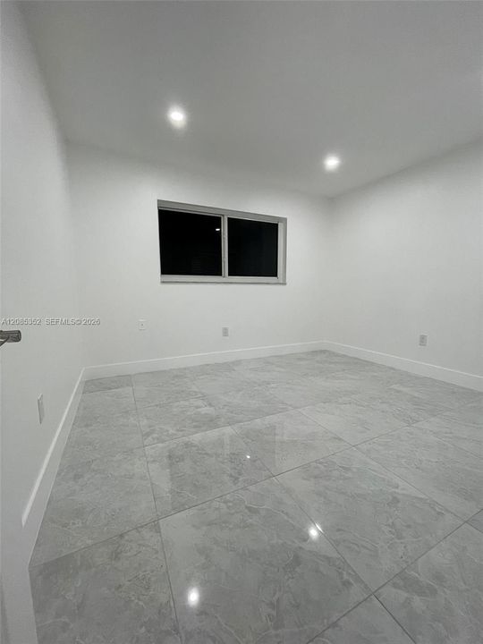 В аренду: $2,300 (2 спален, 1 ванн, 885 Квадратных фут)