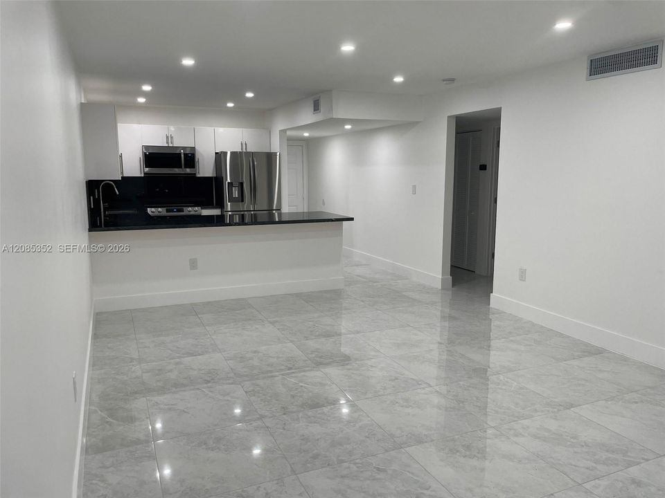 В аренду: $2,300 (2 спален, 1 ванн, 885 Квадратных фут)