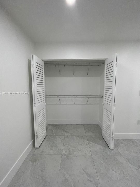 В аренду: $2,300 (2 спален, 1 ванн, 885 Квадратных фут)