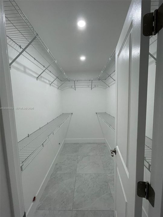 В аренду: $2,300 (2 спален, 1 ванн, 885 Квадратных фут)