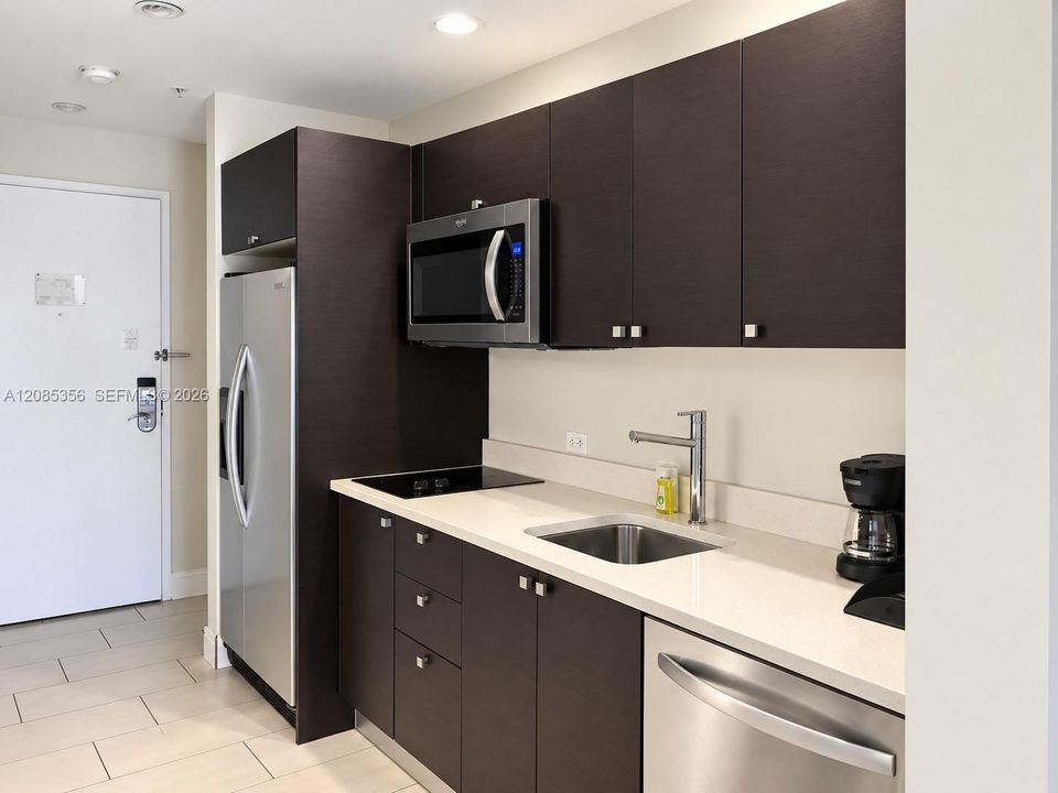 For Sale: $125,000 (1 beds, 1 baths, 705 Square Feet)