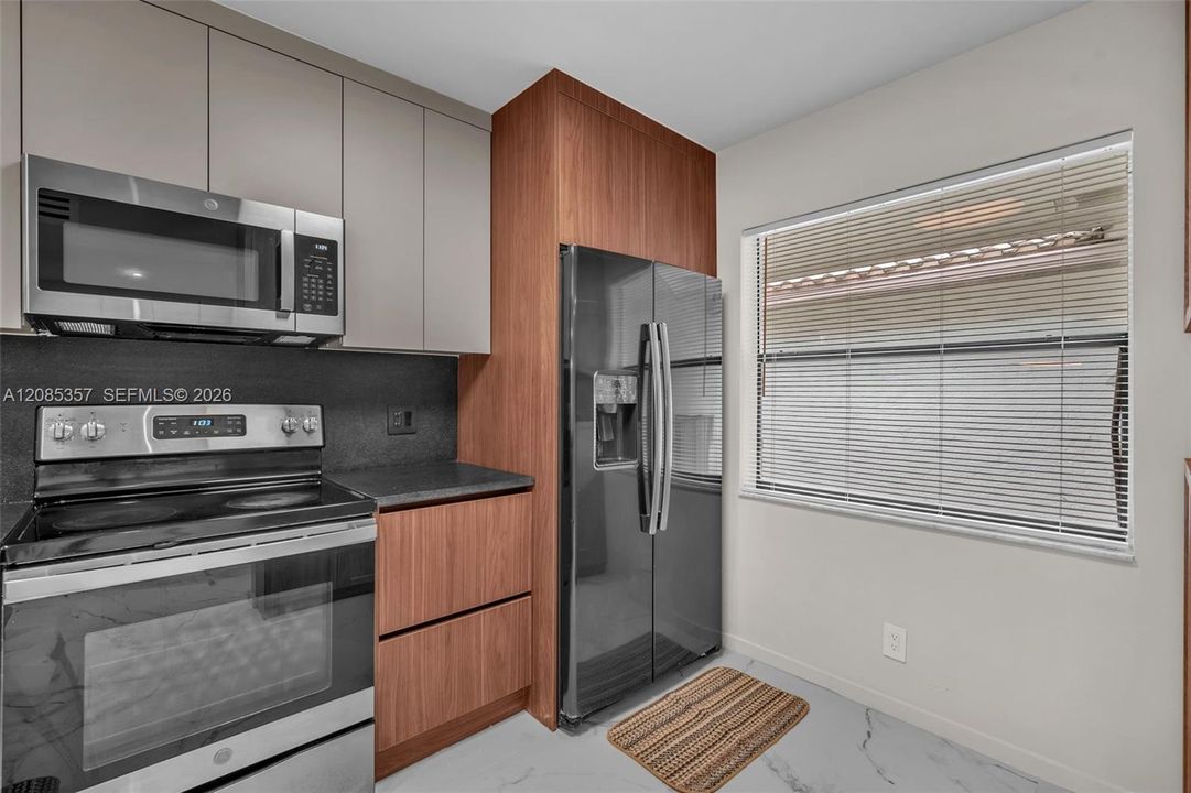 For Sale: $360,000 (3 beds, 2 baths, 1080 Square Feet)