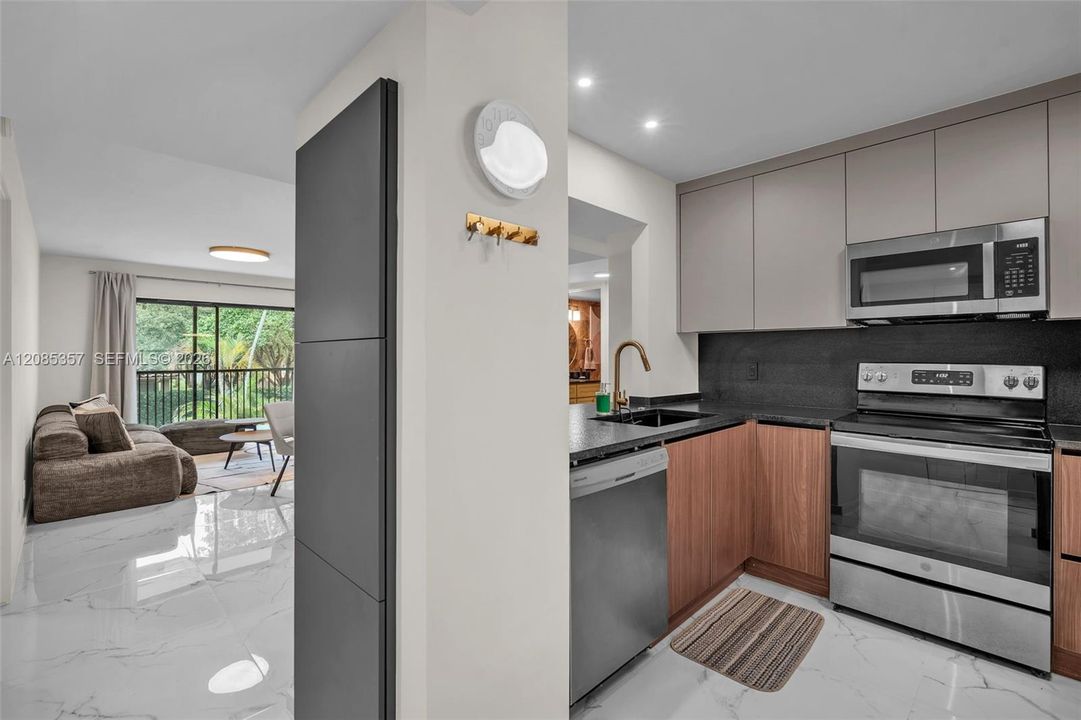 For Sale: $360,000 (3 beds, 2 baths, 1080 Square Feet)