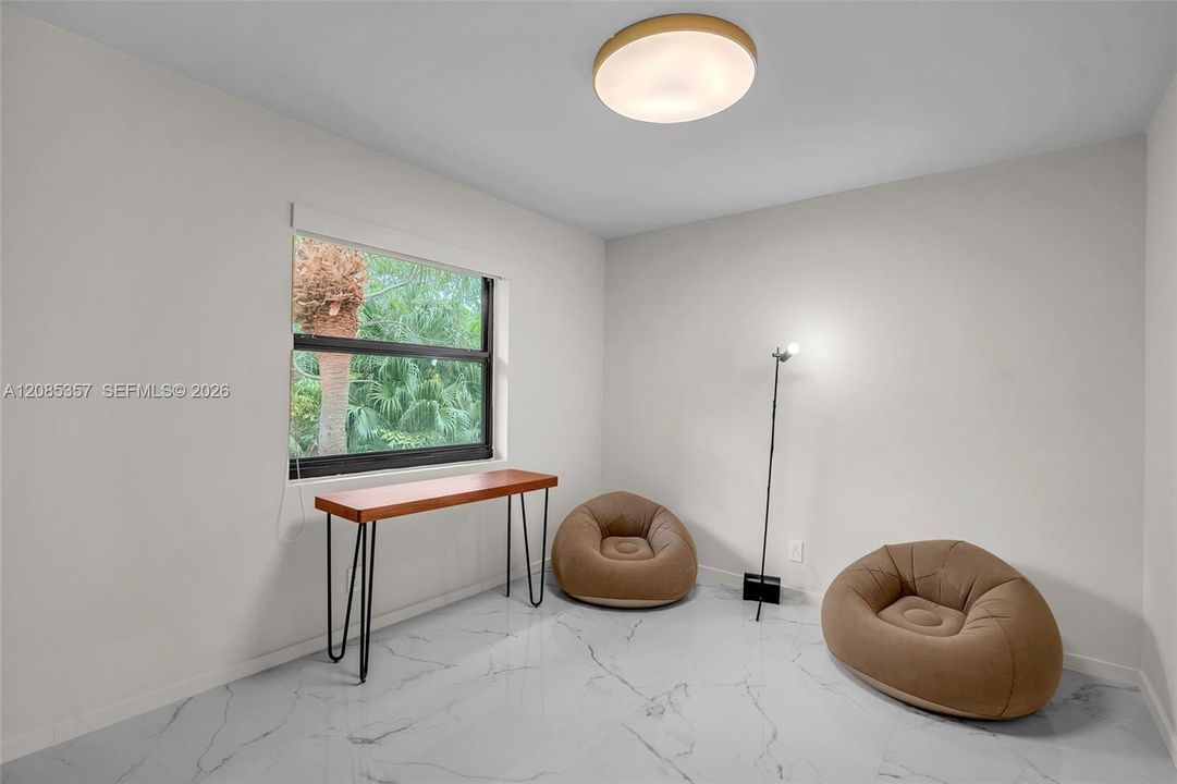 For Sale: $360,000 (3 beds, 2 baths, 1080 Square Feet)