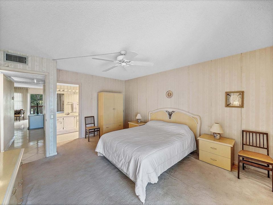 15 Primary Bedroom (1)