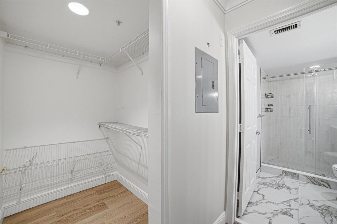 Bedroom2-Closet