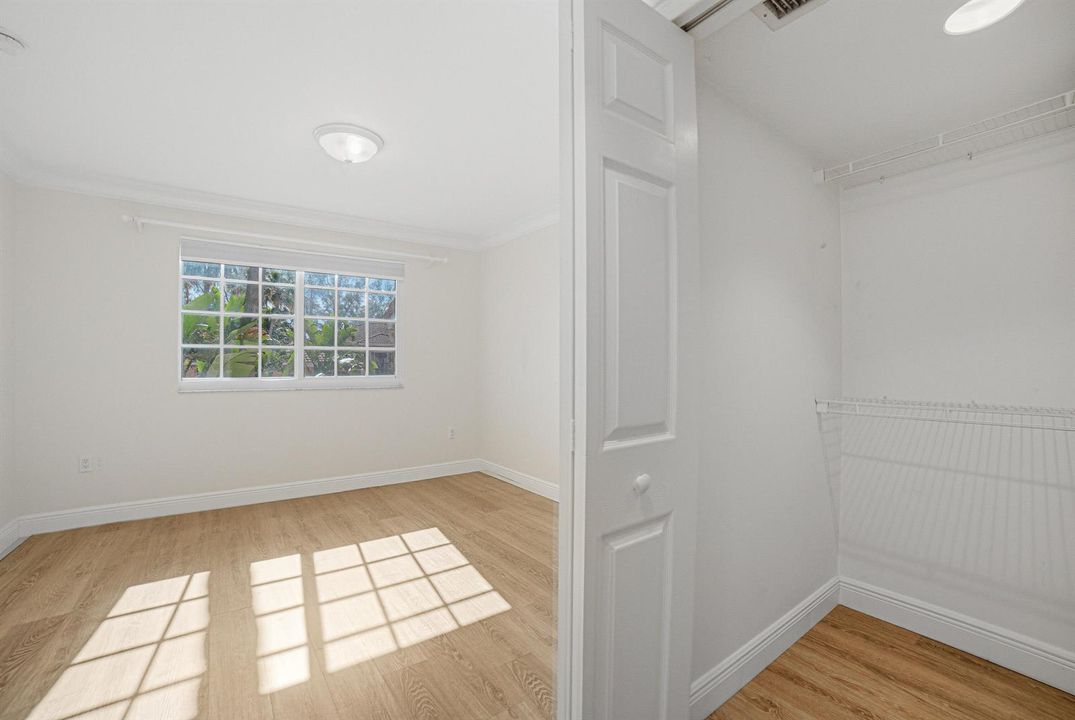 Bedroom1-Closet
