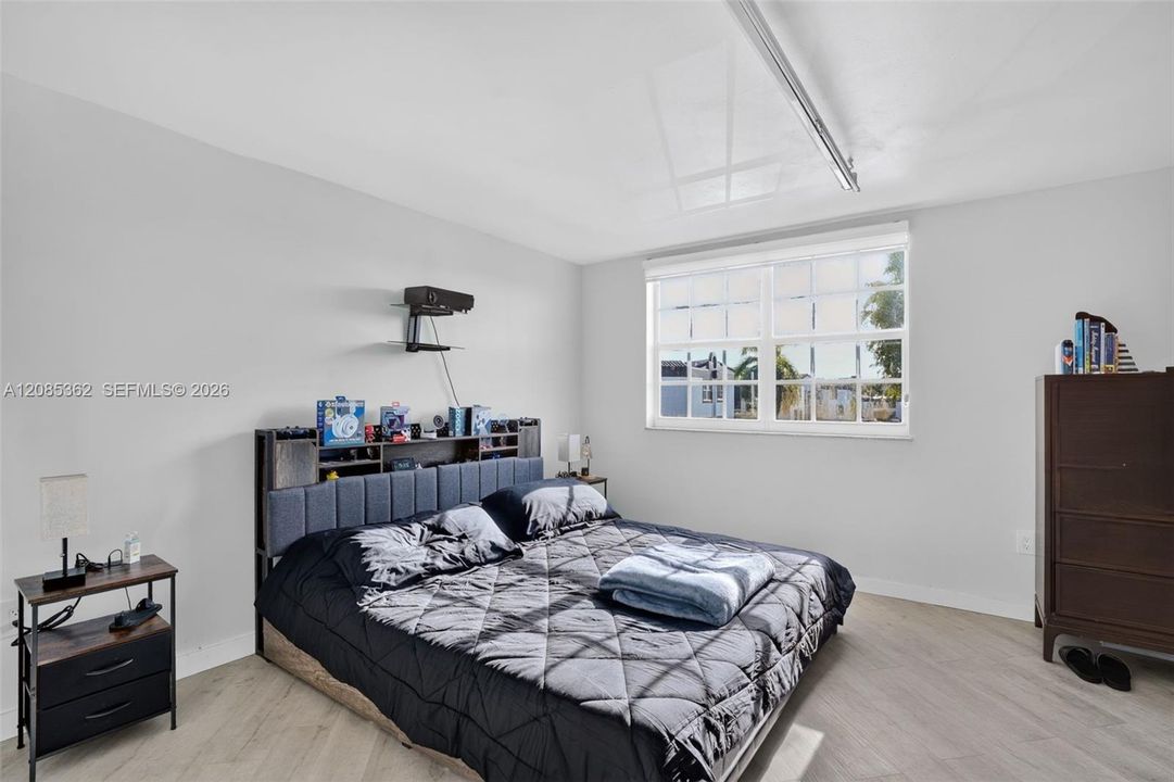En Venta: $345,000 (2 camas, 2 baños, 1067 Pies cuadrados)