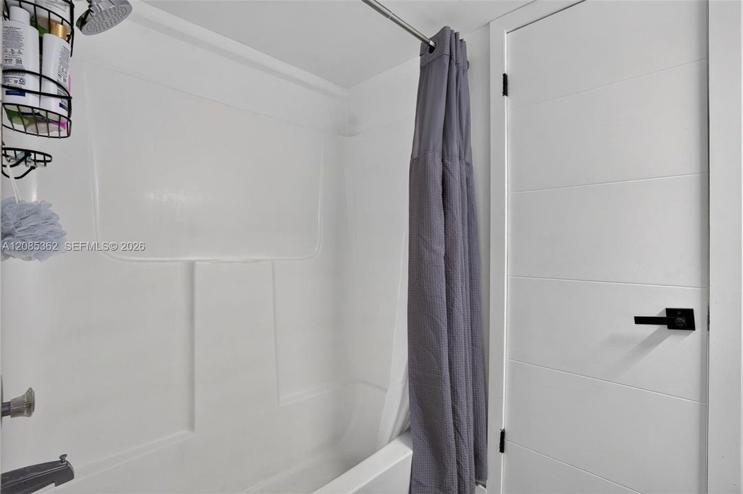 En Venta: $345,000 (2 camas, 2 baños, 1067 Pies cuadrados)