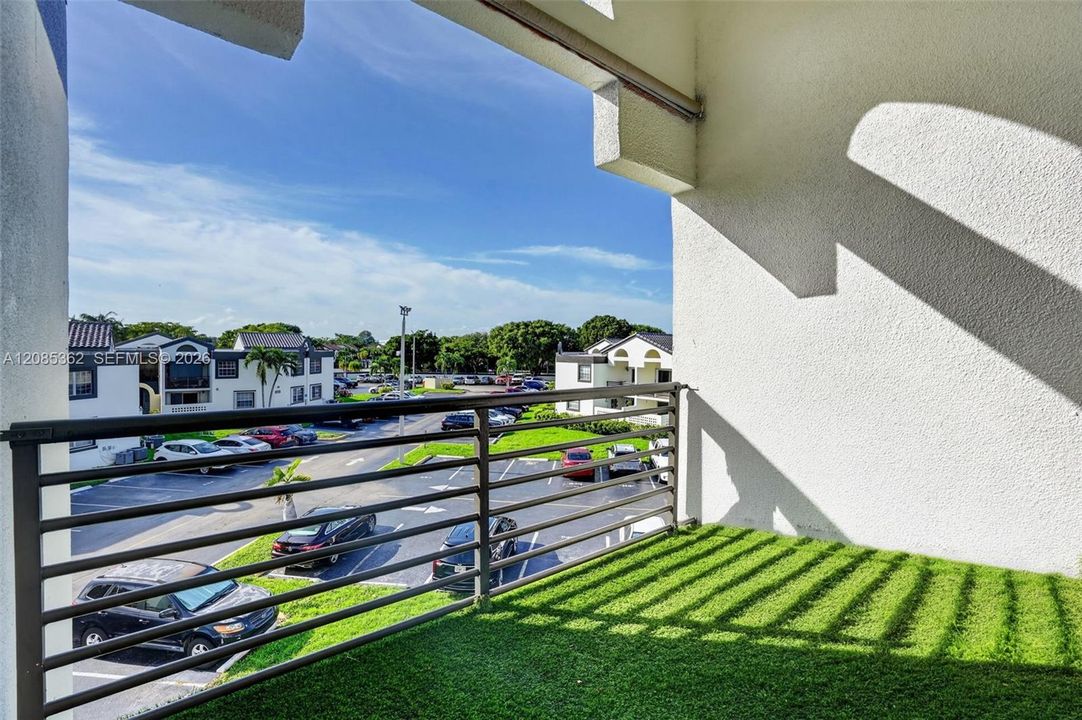 En Venta: $345,000 (2 camas, 2 baños, 1067 Pies cuadrados)
