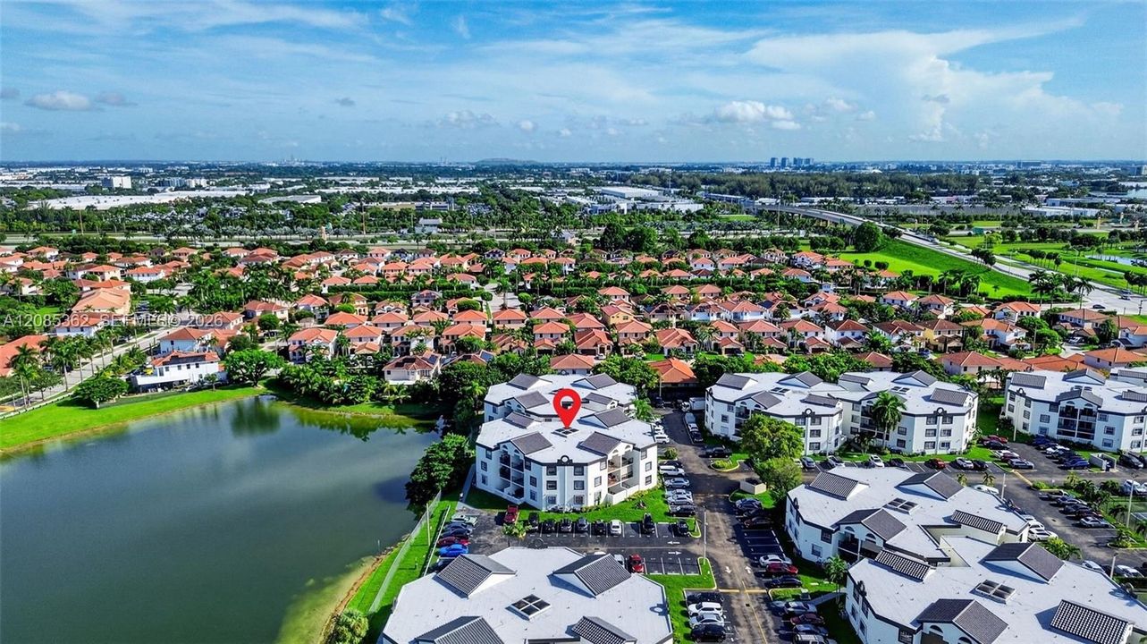 En Venta: $345,000 (2 camas, 2 baños, 1067 Pies cuadrados)