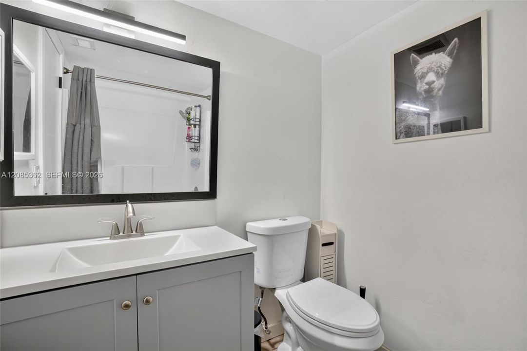 En Venta: $345,000 (2 camas, 2 baños, 1067 Pies cuadrados)