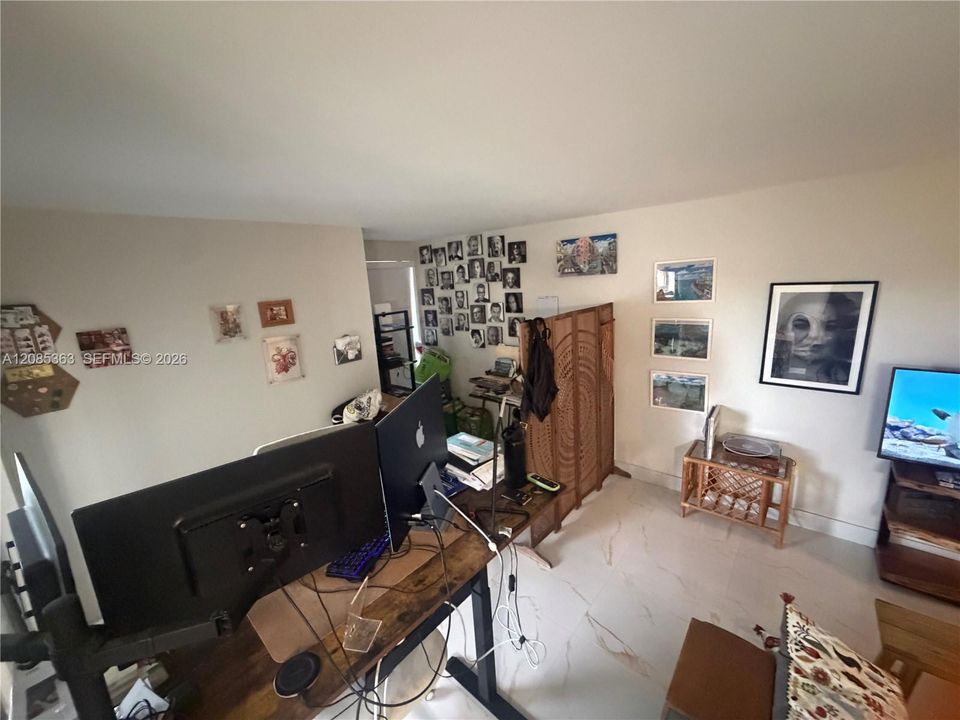 For Rent: $2,200 (1 beds, 1 baths, 980 Square Feet)