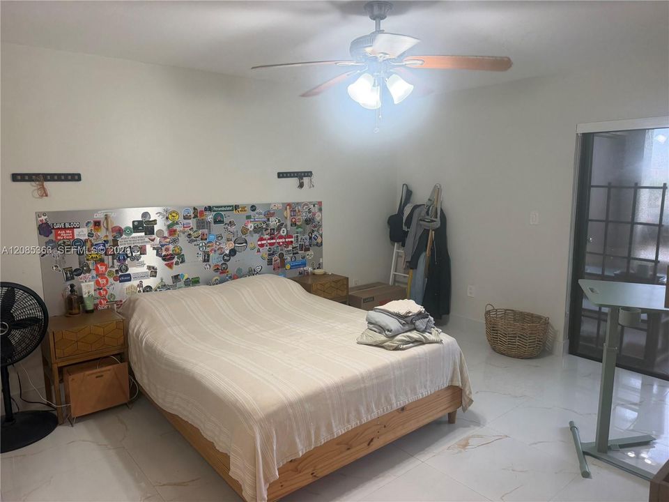 For Rent: $2,200 (1 beds, 1 baths, 980 Square Feet)