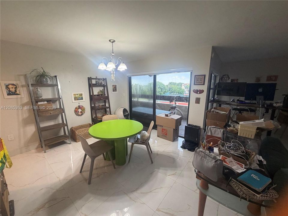 For Rent: $2,200 (1 beds, 1 baths, 980 Square Feet)