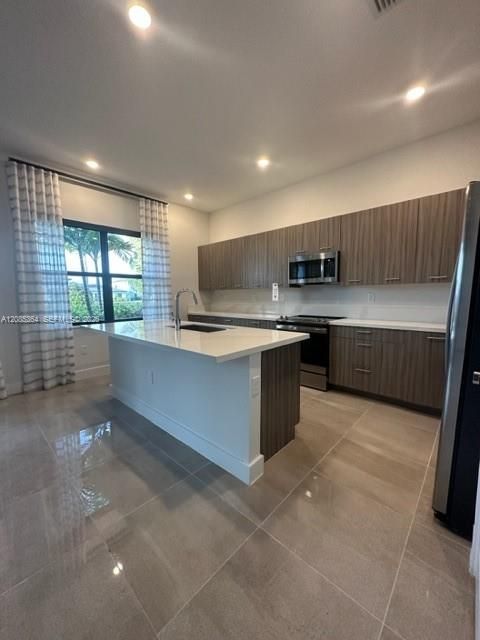 For Rent: $7,200 (4 beds, 3 baths, 2704 Square Feet)