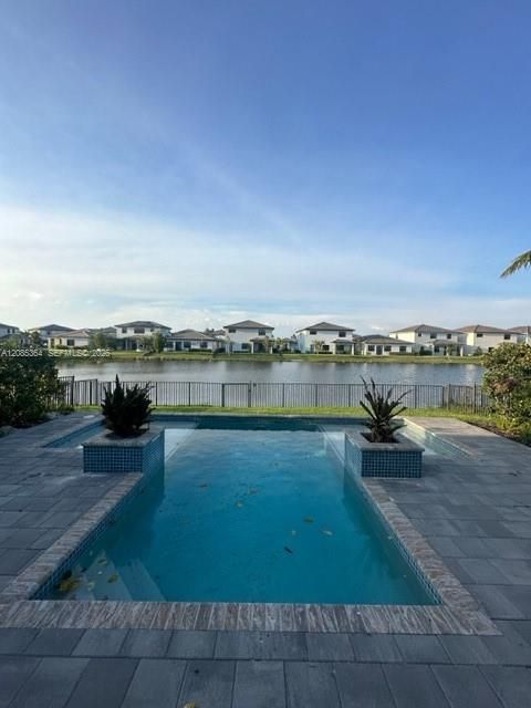 For Rent: $7,200 (4 beds, 3 baths, 2704 Square Feet)