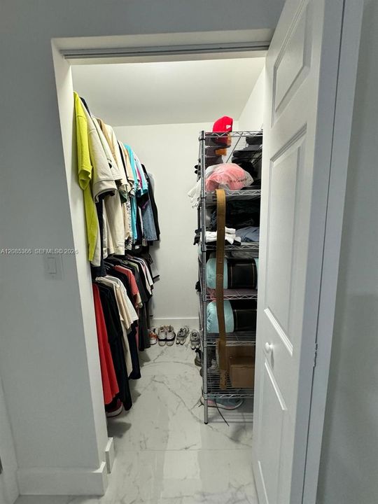 For Rent: $2,400 (2 beds, 2 baths, 912 Square Feet)