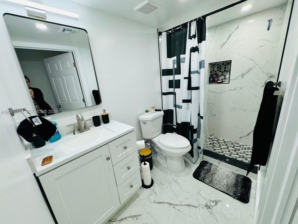 For Rent: $2,400 (2 beds, 2 baths, 912 Square Feet)