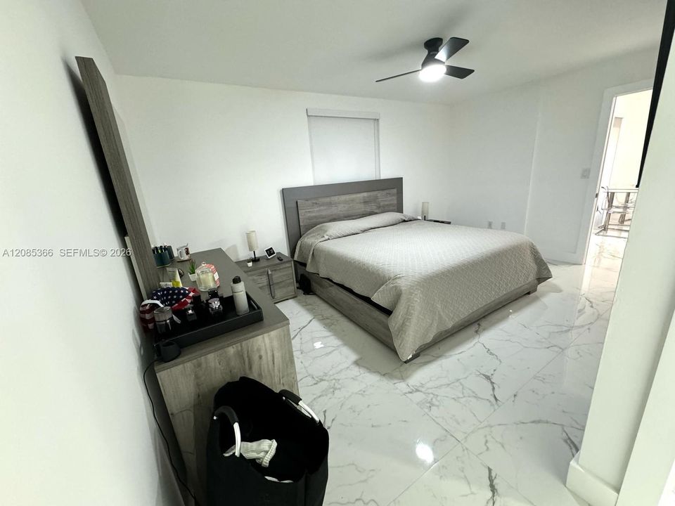 For Rent: $2,400 (2 beds, 2 baths, 912 Square Feet)