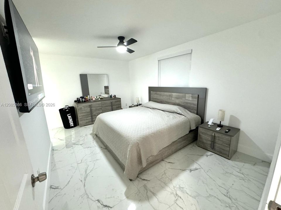 For Rent: $2,400 (2 beds, 2 baths, 912 Square Feet)