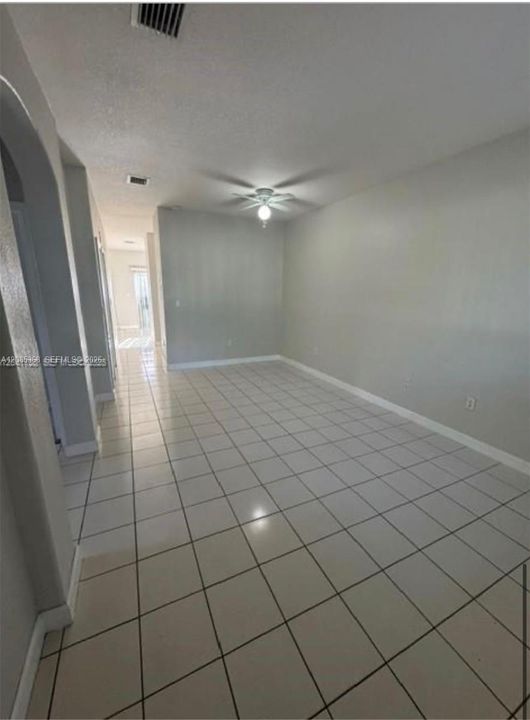 For Rent: $1,750 (3 beds, 2 baths, 1060 Square Feet)