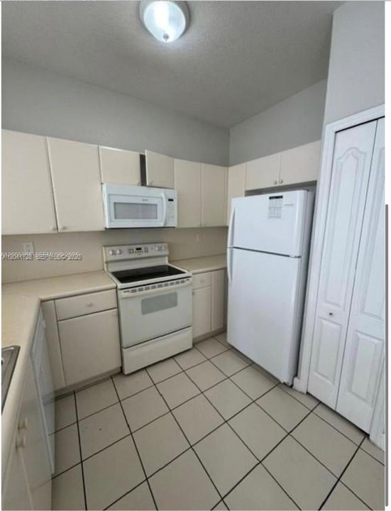 For Rent: $1,750 (3 beds, 2 baths, 1060 Square Feet)