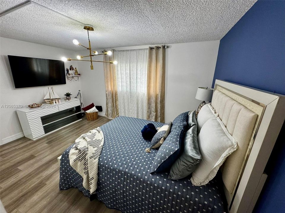 На продажу: $149,900 (2 спален, 2 ванн, 990 Квадратных фут)